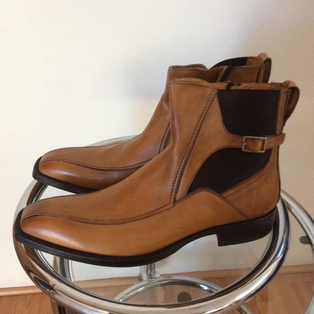 Carmel/tan Chelsea leather boot with side buckle